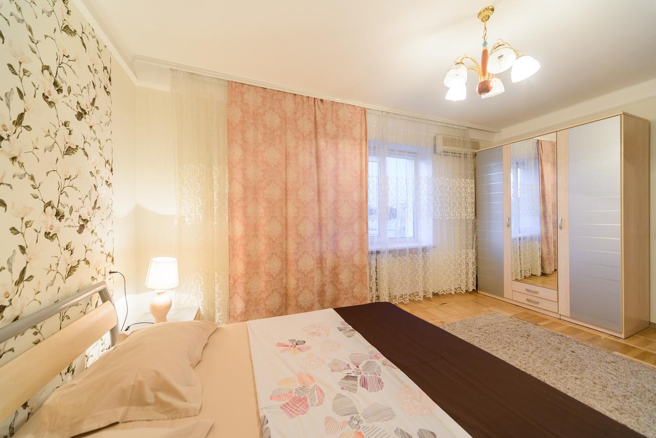 Apartment On Lesi Ukrainky Blvd Киев Экстерьер фото